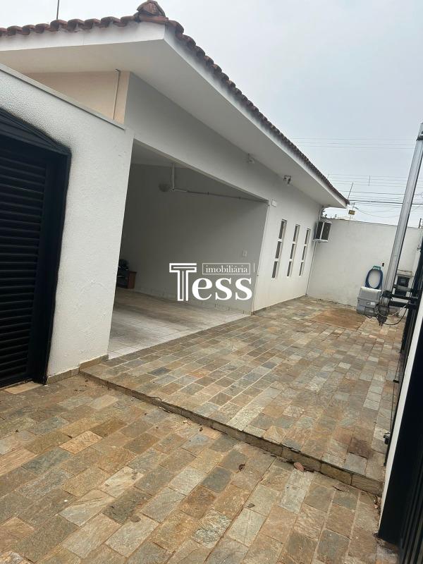 Casa com 3 quartos à venda, 220m² — foto 2 de 25