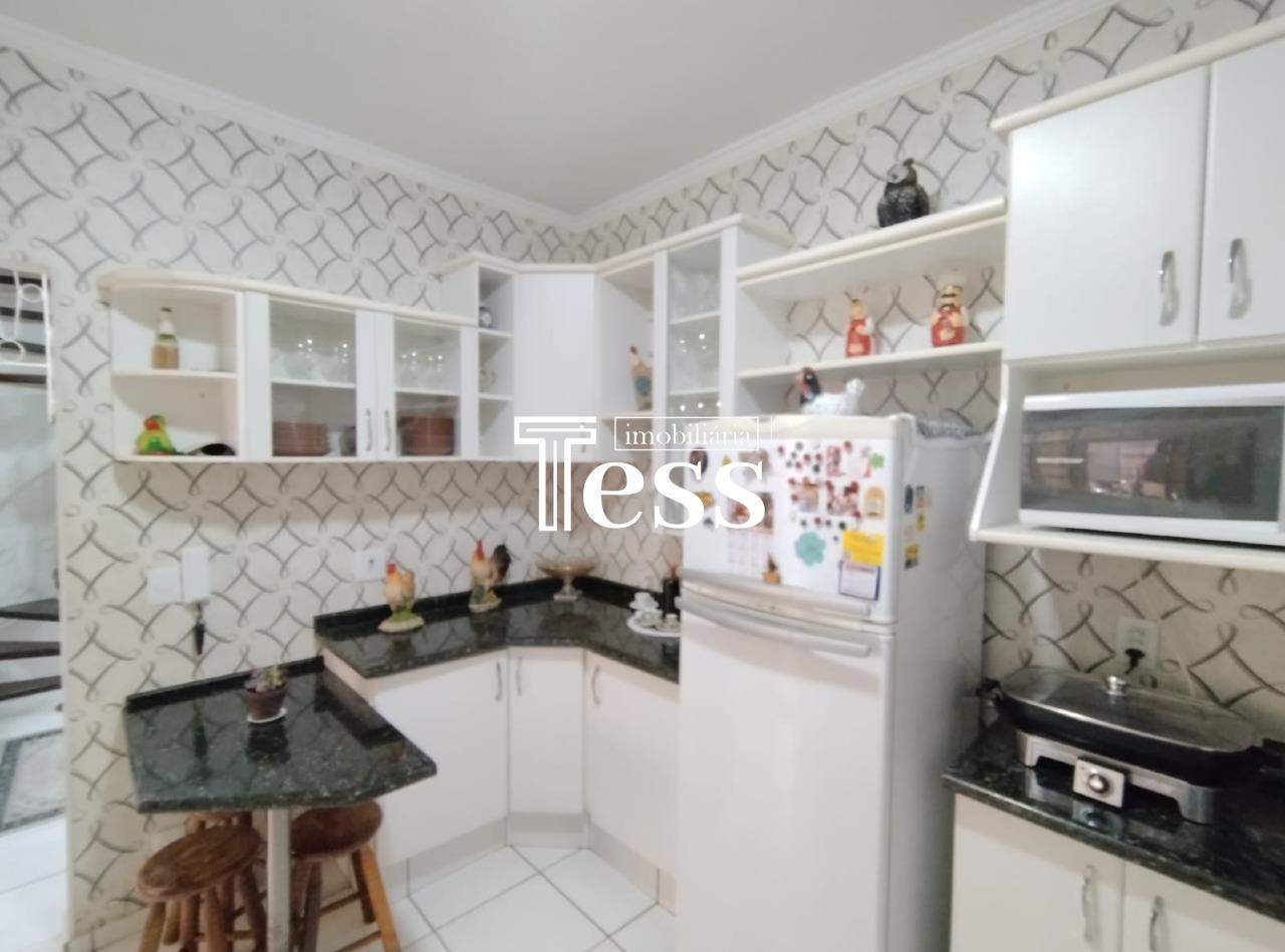 Casa com 3 quartos à venda, 218m² — foto 8 de 28