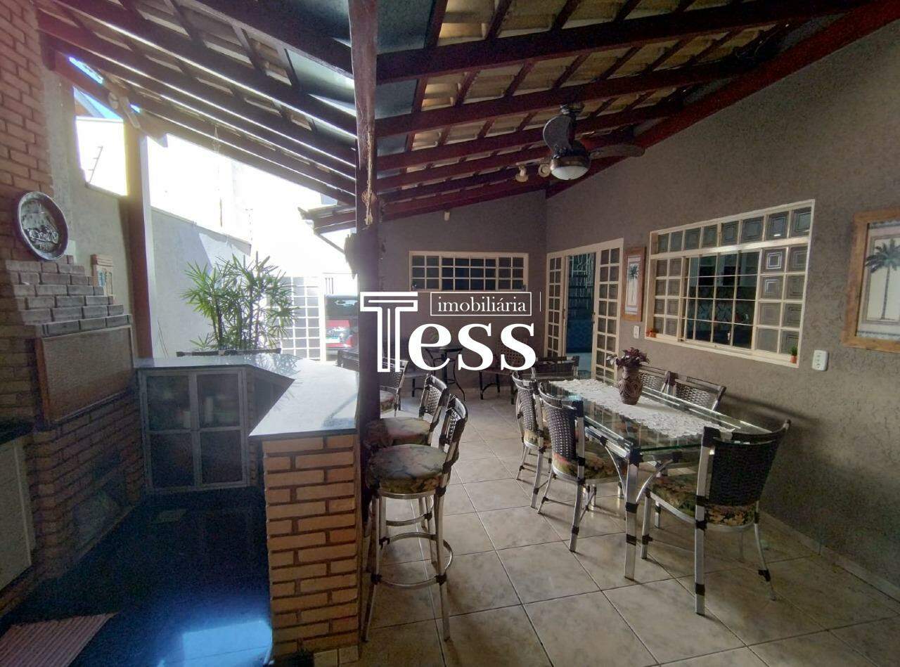 Casa com 3 quartos à venda, 218m² — foto 18 de 28