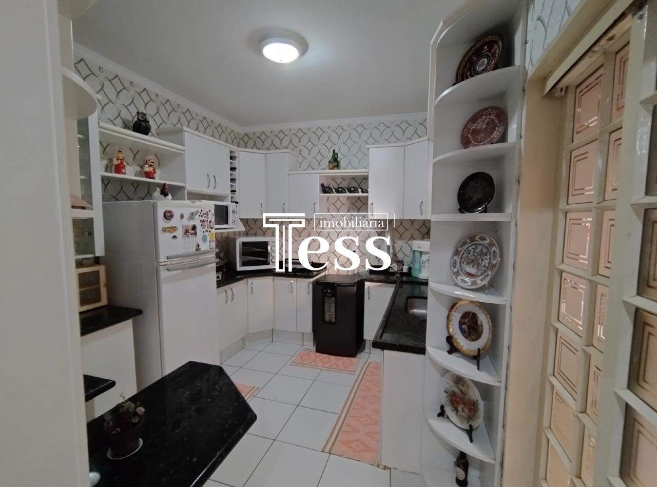 Casa com 3 quartos à venda, 218m² — foto 9 de 28