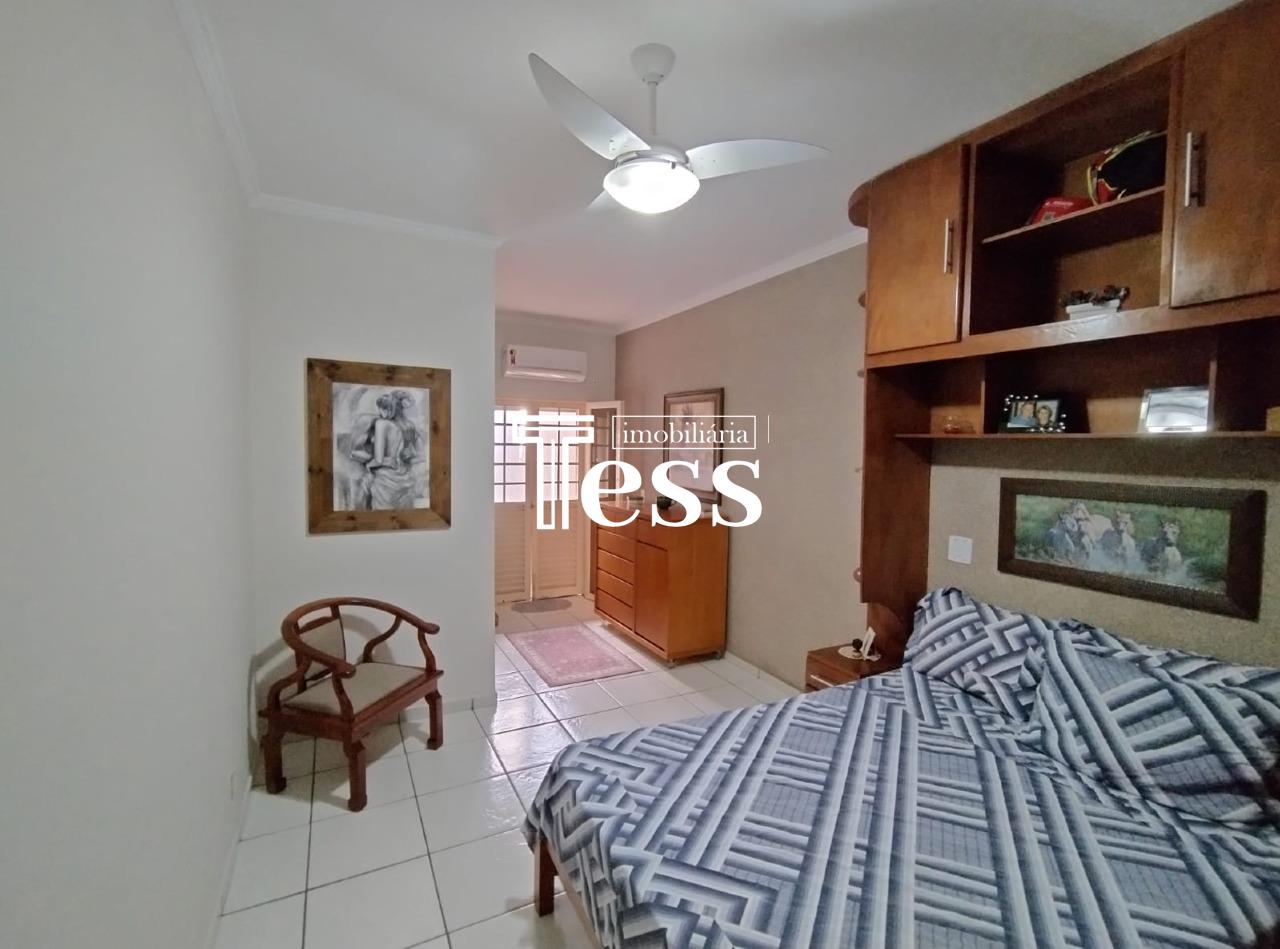 Casa com 3 quartos à venda, 218m² — foto 10 de 28