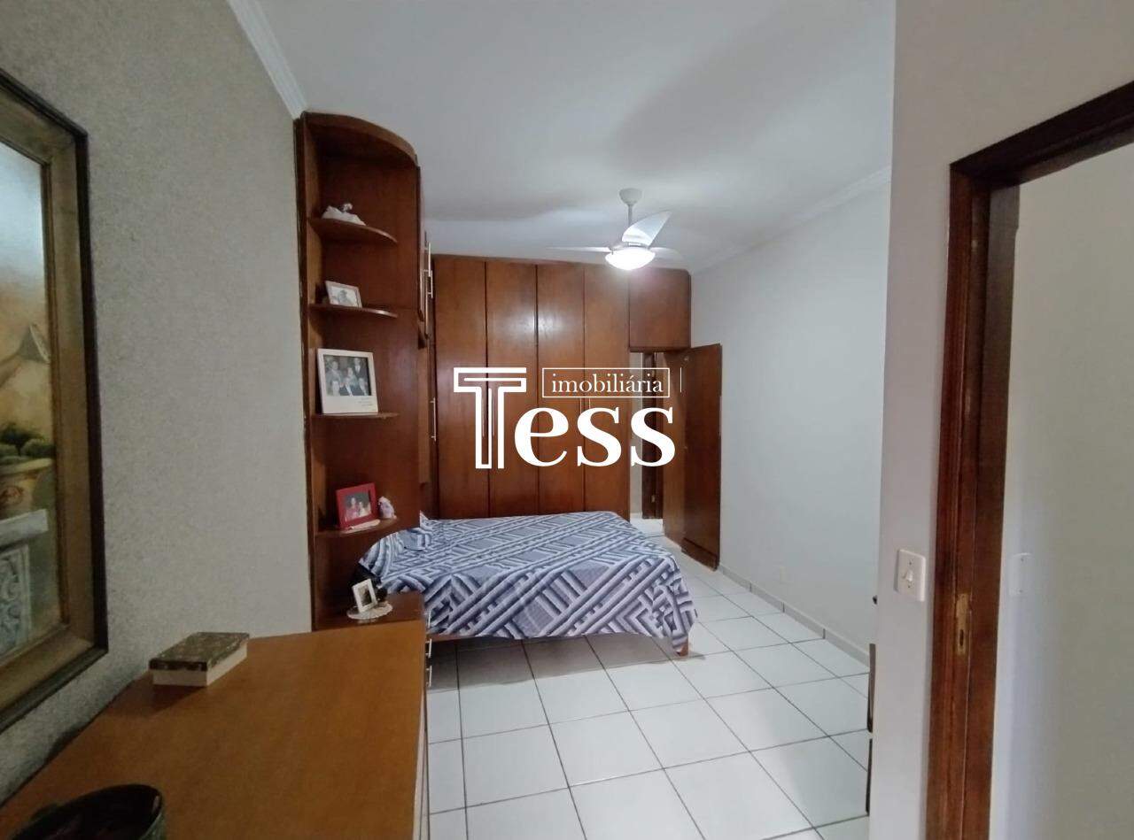 Casa com 3 quartos à venda, 218m² — foto 11 de 28