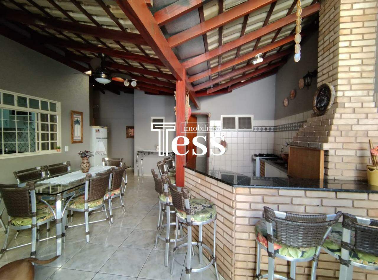 Casa com 3 quartos à venda, 218m² — foto 17 de 28