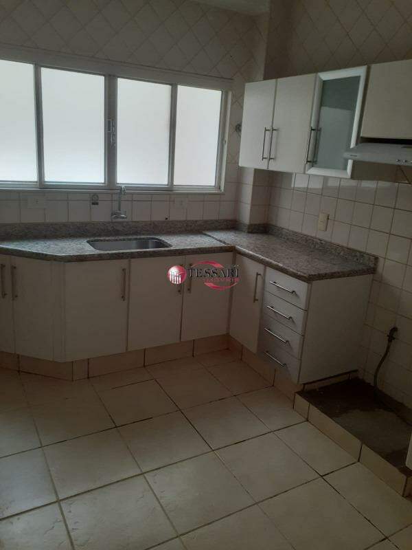 Apartamento com 3 quartos para aluguel, 120m² — foto 2 de 8