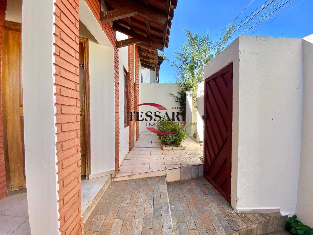 Casa com 4 quartos para aluguel, 174m² — foto 3 de 22