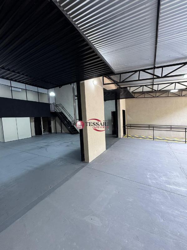 Loja / Salão / Ponto Comercial para aluguel, 240m² — foto 2 de 19