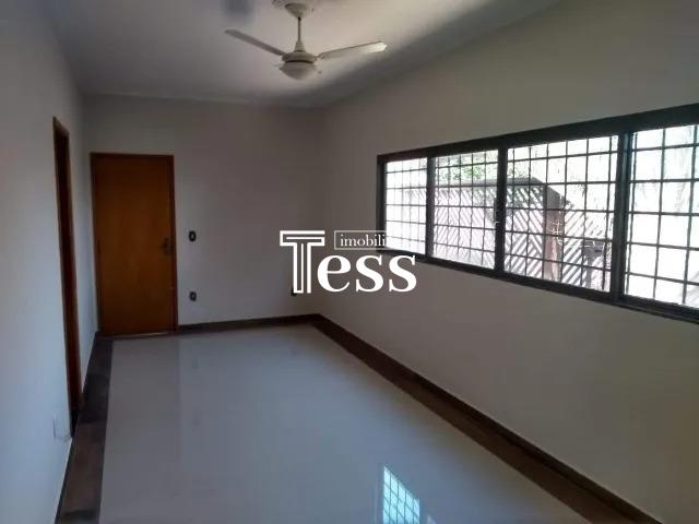 Casa com 3 quartos à venda, 276m² — foto 2 de 14
