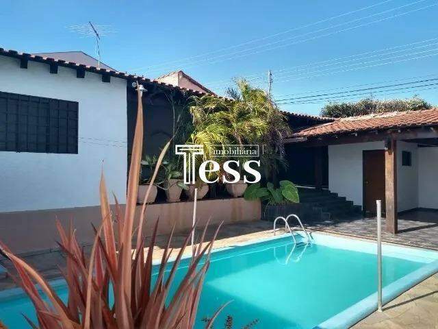 Casa com 3 quartos à venda, 276m² — foto 1 de 14