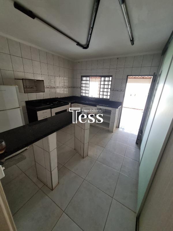 Casa com 3 quartos para aluguel, 250m² — foto 6 de 30