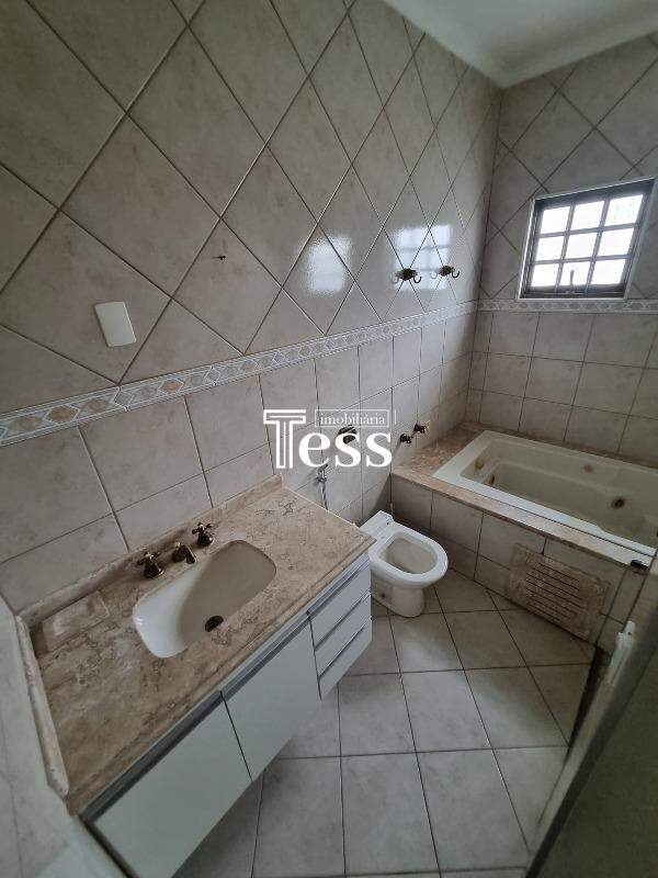 Casa com 3 quartos para aluguel, 250m² — foto 14 de 30