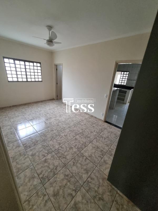Casa com 3 quartos para aluguel, 250m² — foto 21 de 30