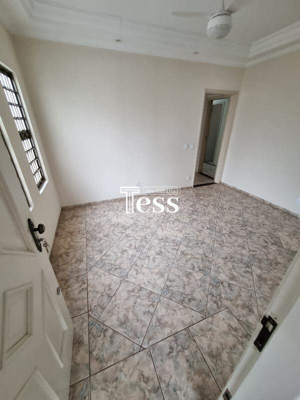Casa com 3 quartos para aluguel, 250m² — foto 5 de 30