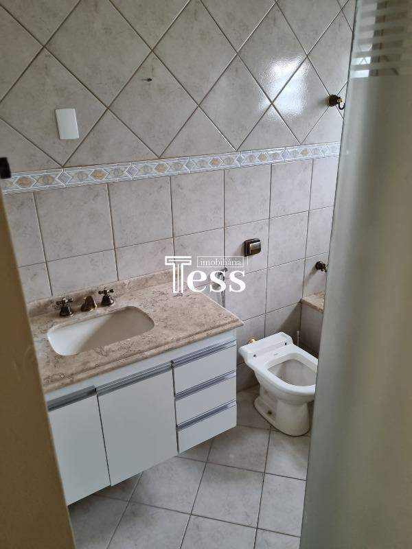 Casa com 3 quartos para aluguel, 250m² — foto 13 de 30