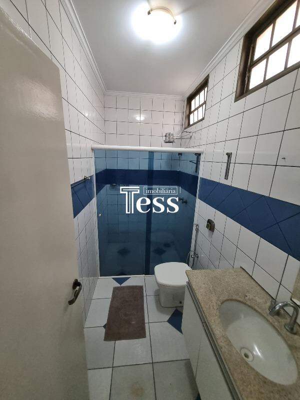 Casa com 3 quartos para aluguel, 250m² — foto 16 de 30