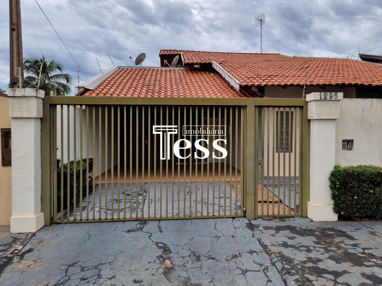 Casa com 3 quartos para aluguel, 250m² — foto 2 de 30