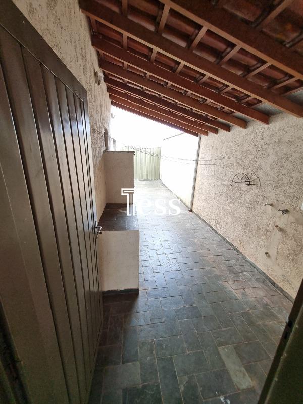 Casa com 3 quartos para aluguel, 250m² — foto 27 de 30