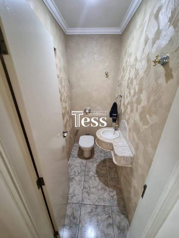 Casa com 3 quartos para aluguel, 250m² — foto 22 de 30