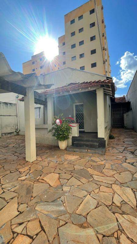 Casa com 2 quartos para aluguel, 180m² — foto 2 de 18