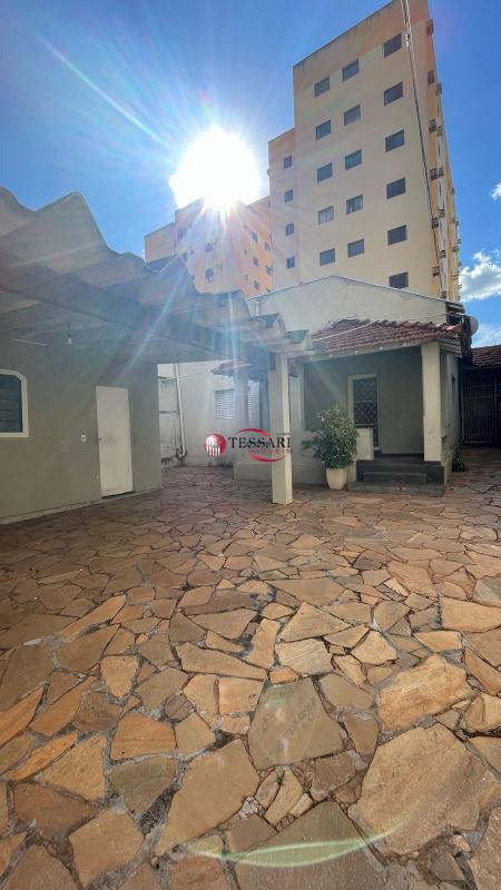 Casa com 2 quartos para aluguel, 180m² — foto 1 de 18