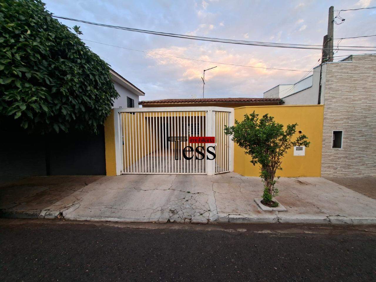 Casa com 3 quartos para aluguel, 160m² — foto 1 de 23