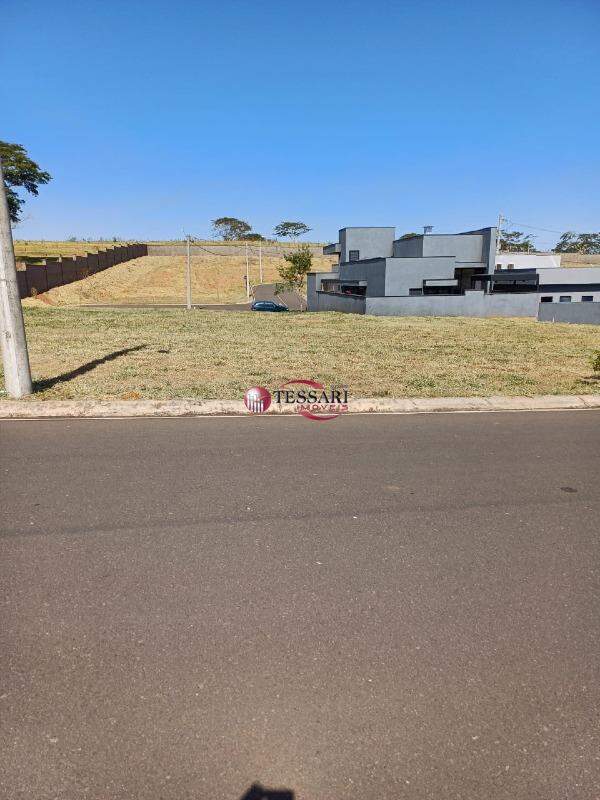 Terreno / Lote / Condomínio à venda, 232m² — foto 3 de 14