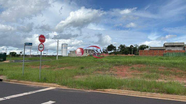 Terreno / Lote / Condomínio à venda, 370m² — foto 3 de 6