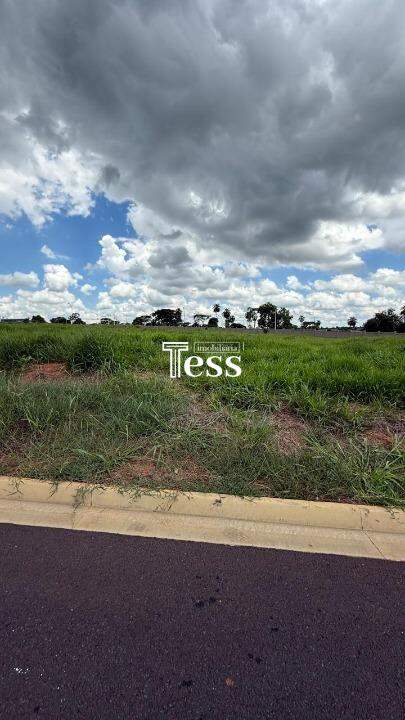 Terreno / Lote / Condomínio à venda, 405m² — foto 2 de 5