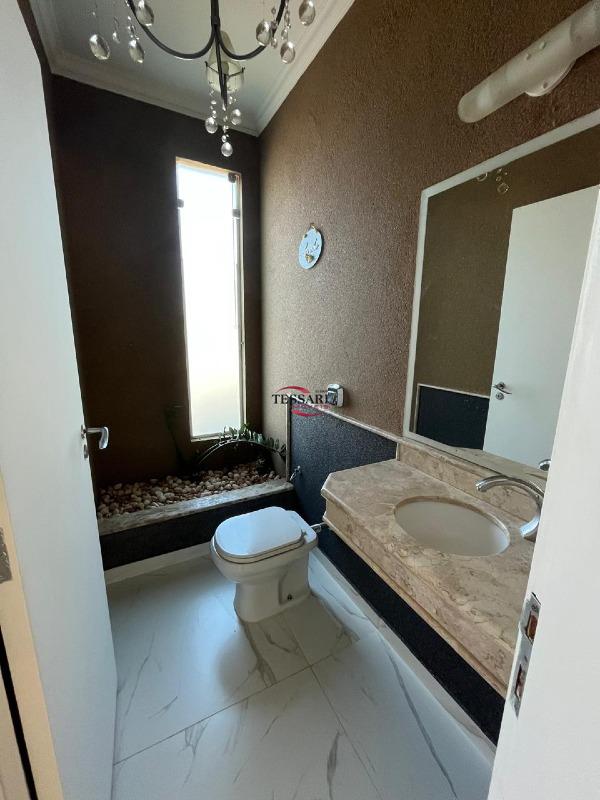 Casa de Condomínio com 3 quartos para aluguel, 350m² — foto 8 de 30