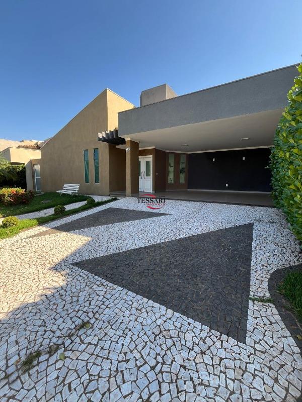 Casa de Condomínio com 3 quartos para aluguel, 350m² — foto 2 de 30