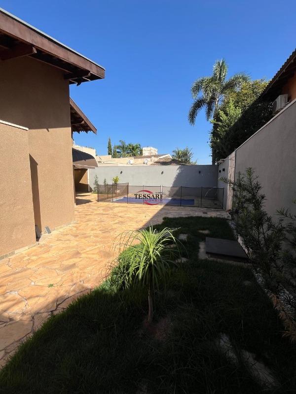 Casa de Condomínio com 3 quartos para aluguel, 350m² — foto 27 de 30