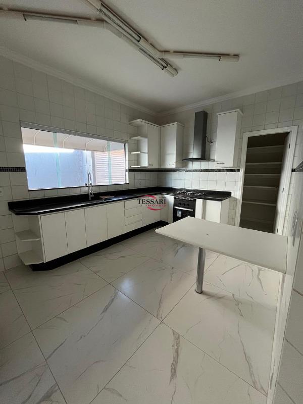 Casa de Condomínio com 3 quartos para aluguel, 350m² — foto 18 de 30