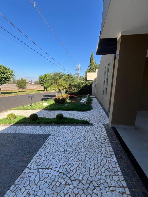 Casa de Condomínio com 3 quartos para aluguel, 350m² — foto 4 de 30