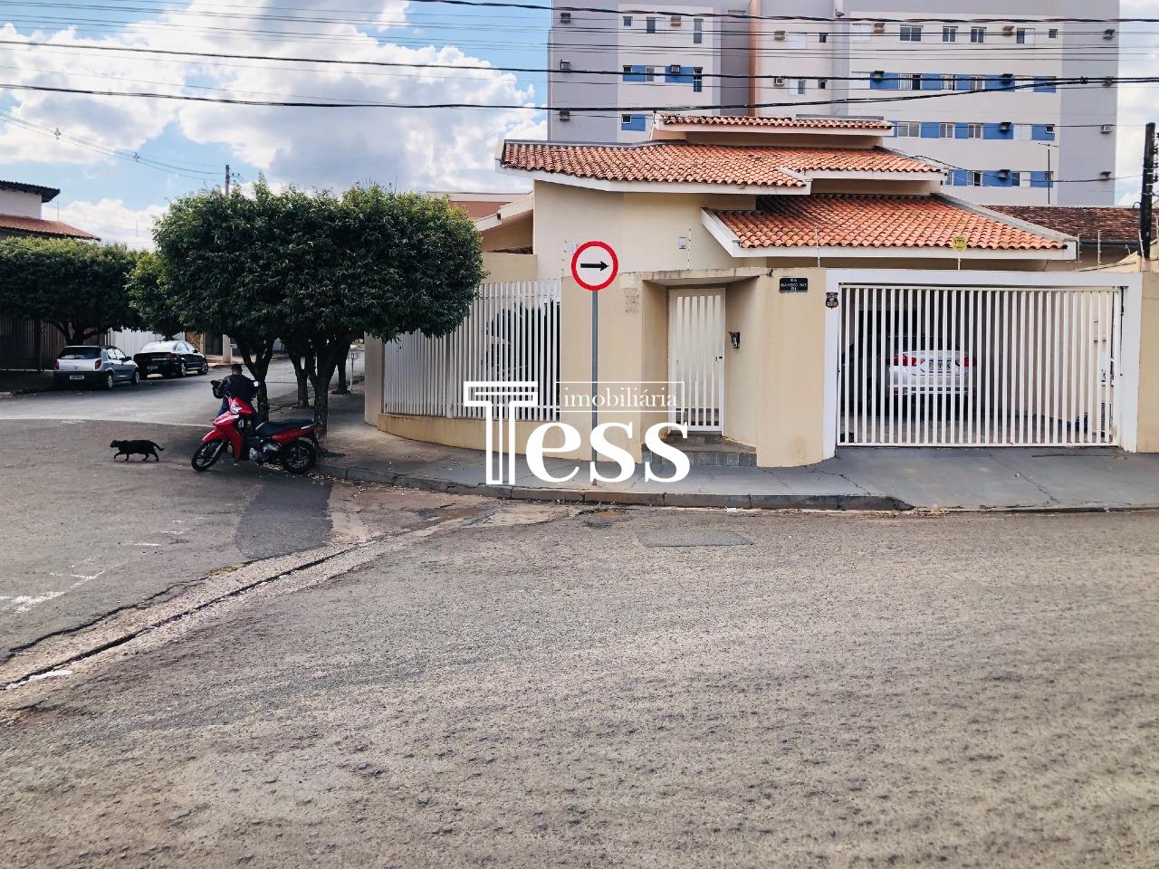 Casa com 3 quartos à venda, 201m² — foto 1 de 23