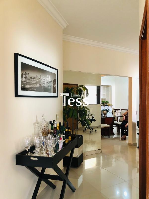 Casa com 3 quartos à venda, 201m² — foto 3 de 23