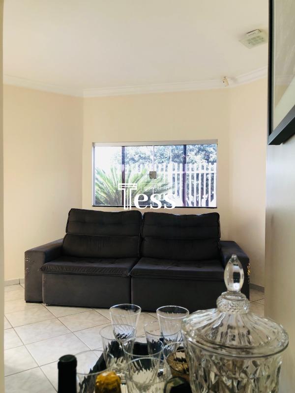 Casa com 3 quartos à venda, 201m² — foto 2 de 23