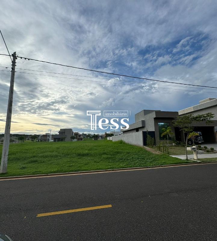 Terreno / Lote / Condomínio à venda, 300m² — foto 1 de 2