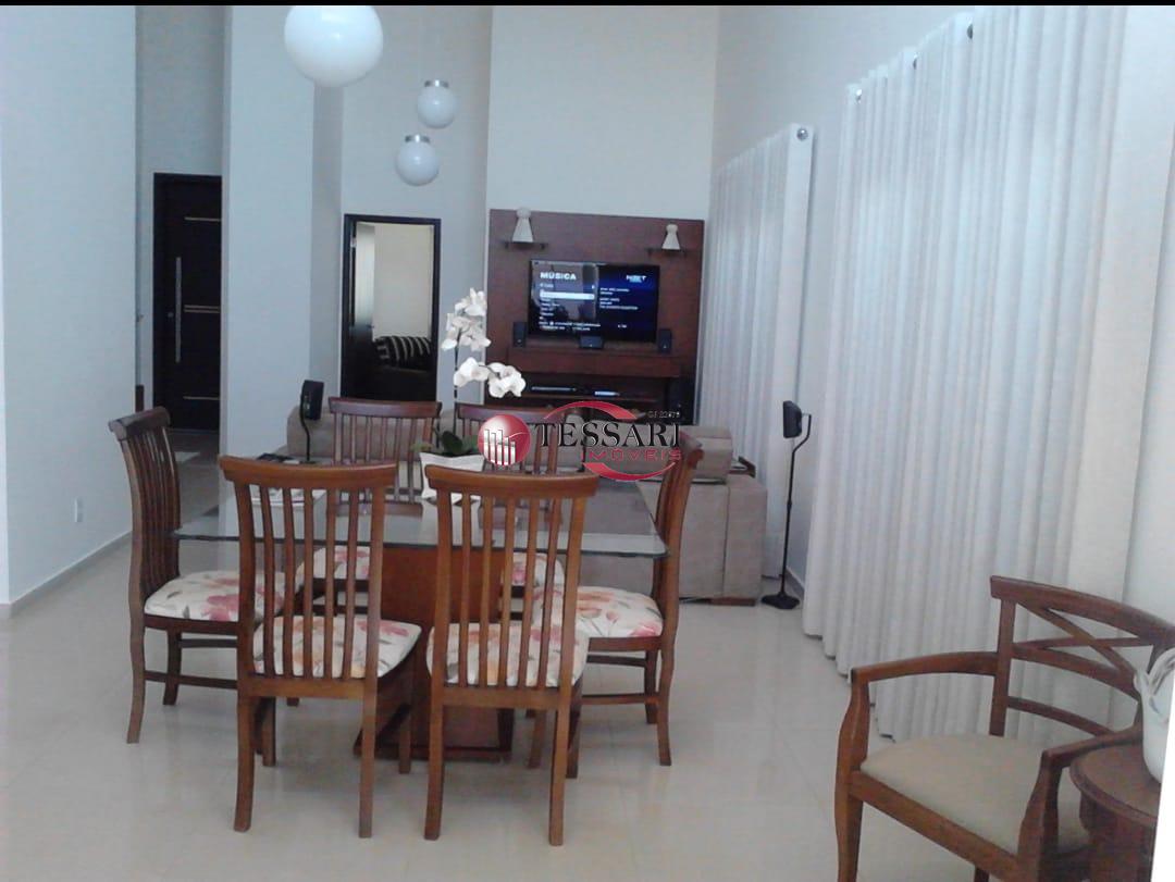 Casa de Condomínio com 3 quartos à venda, 200m² — foto 2 de 10