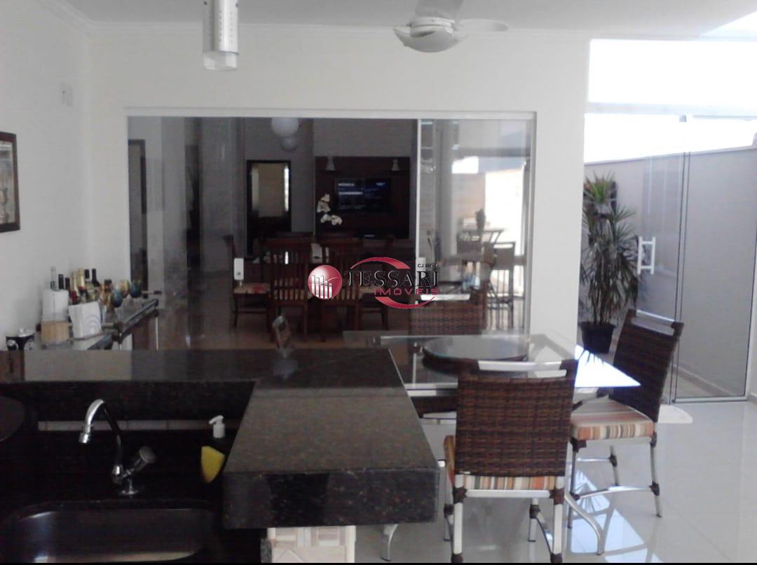 Casa de Condomínio com 3 quartos à venda, 200m² — foto 3 de 10