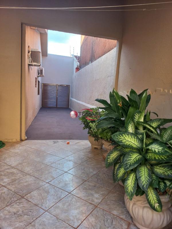 Casa com 3 quartos à venda, 220m² — foto 2 de 18