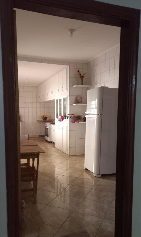 Casa com 3 quartos à venda, 220m² — foto 13 de 18