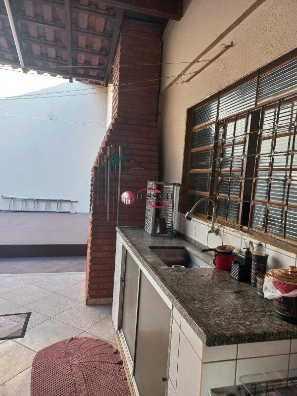 Casa com 3 quartos à venda, 220m² — foto 14 de 18