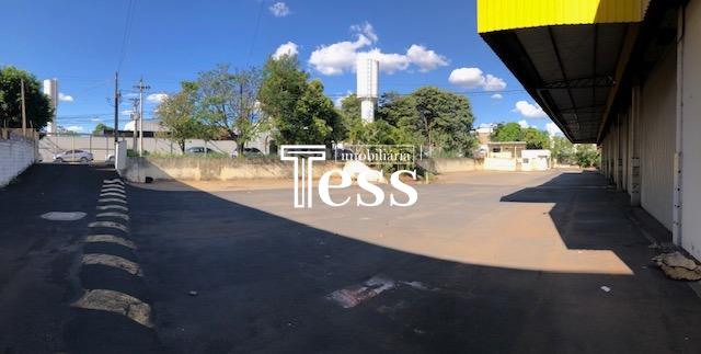 Loja / Salão / Ponto Comercial para aluguel, 3000m² — foto 1 de 15