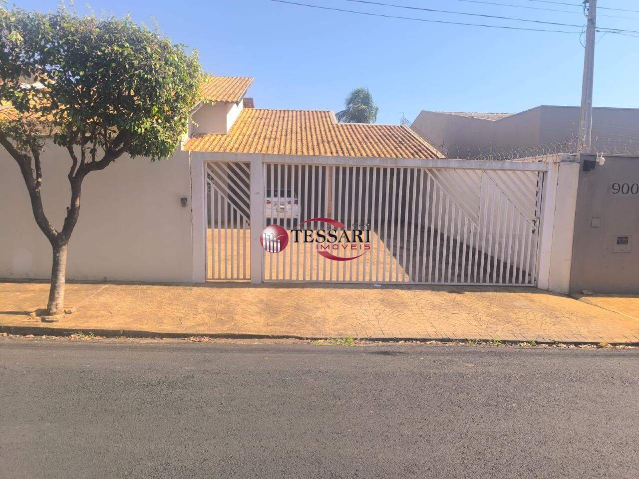 Casa com 3 quartos à venda, 320m² — foto 1 de 20