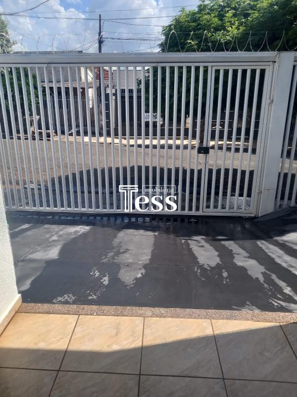 Casa com 3 quartos à venda, 300m² — foto 2 de 12