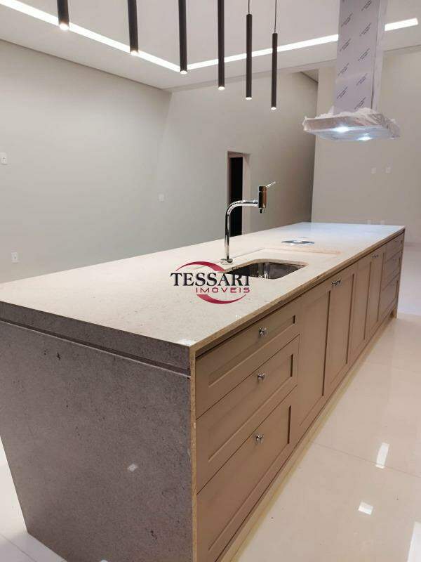 Casa de Condomínio com 3 quartos à venda, 225m² — foto 9 de 25