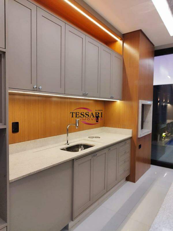 Casa de Condomínio com 3 quartos à venda, 225m² — foto 7 de 25