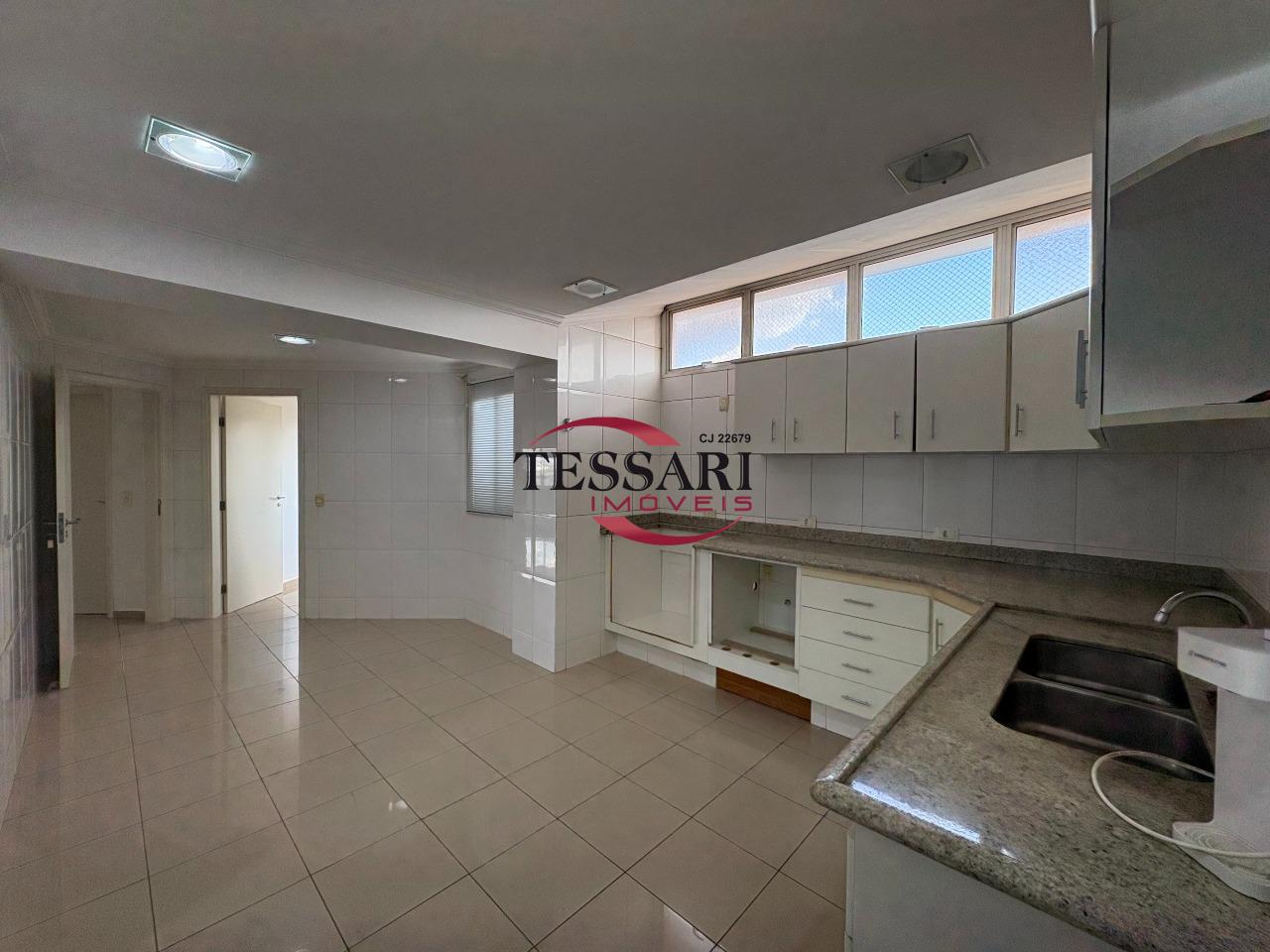 Apartamento com 4 quartos para aluguel, 330m² — foto 12 de 28