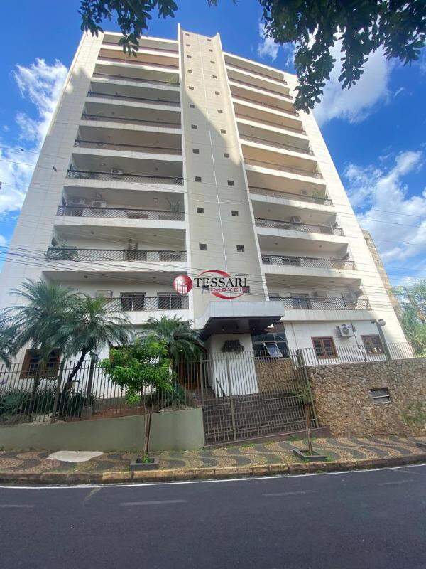 Apartamento com 4 quartos à venda, 175m² — foto 1 de 21