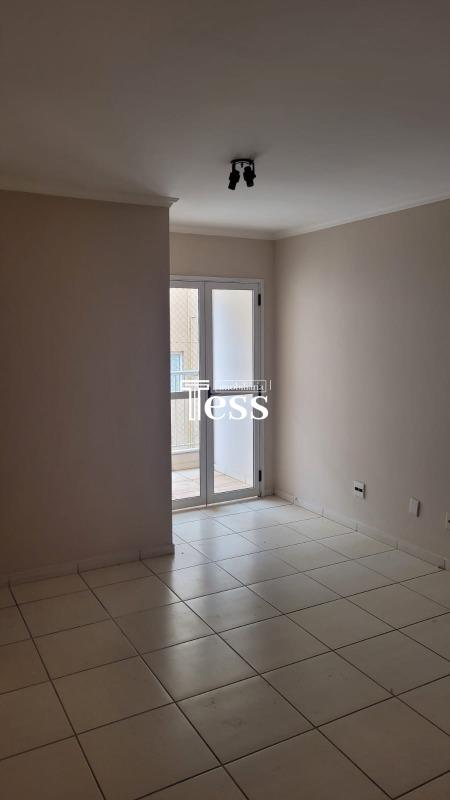 Apartamento com 3 quartos à venda, 70m² — foto 2 de 17