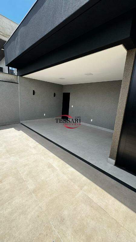 Casa com 3 quartos à venda, 126m² — foto 2 de 25